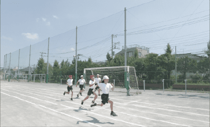 かけあしをするようす
